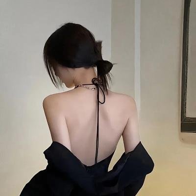月亮在江边流淌